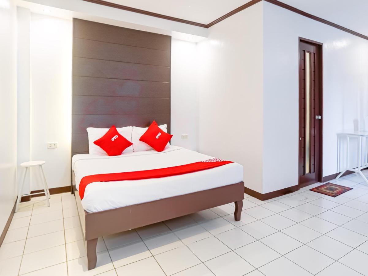 Oyo 759 Royal South Garden Suites Тагайтай Экстерьер фото